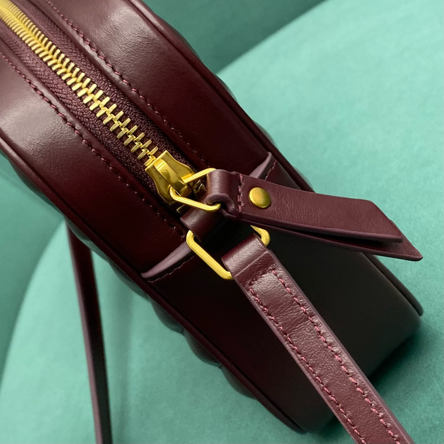 생로랑 마틀라세 카메라 백 574494 23616cm 와인6.jpg