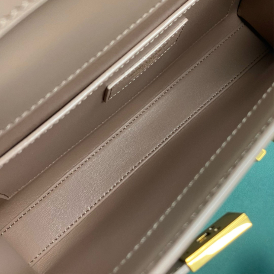 생로랑 맨하탄 스몰 MANHATTAN 인 박스 675626 246.517cm 라이트 갈색5.jpg