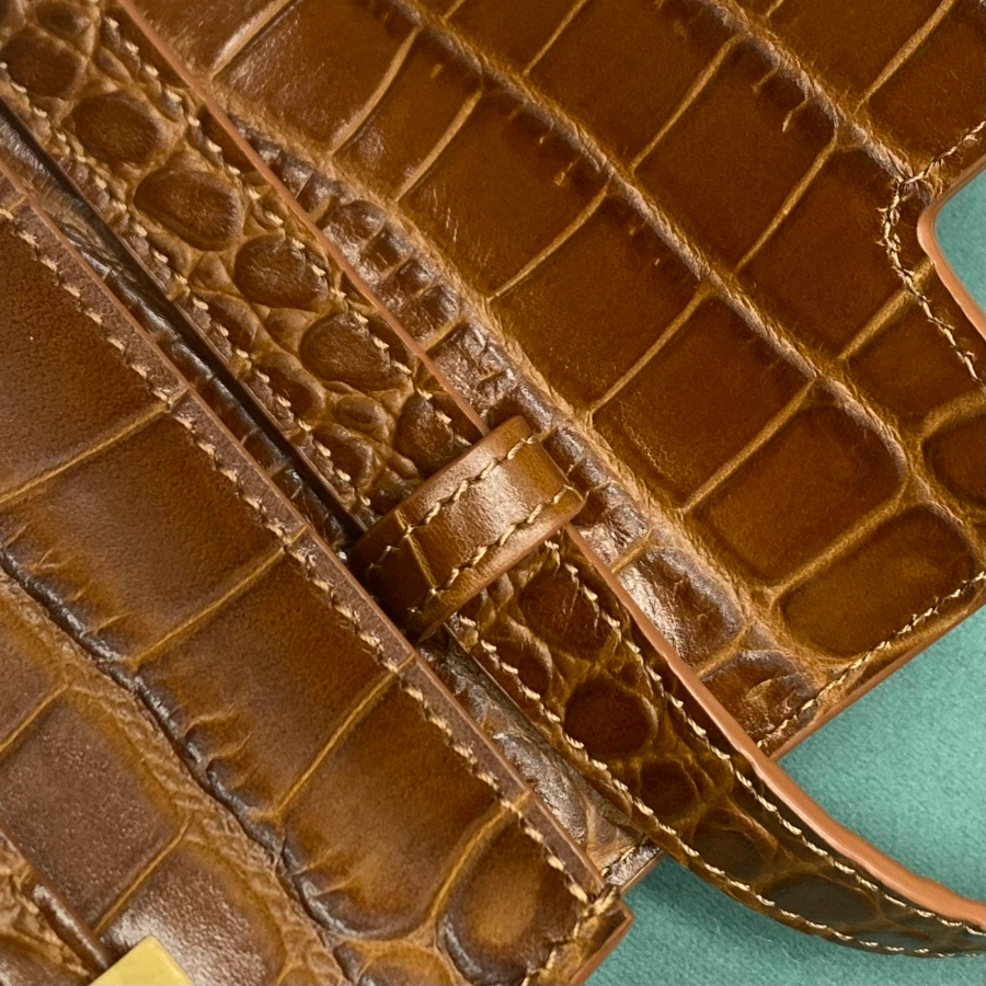 생로랑 맨하탄 스몰 MANHATTAN 인 박스 675626 246.517cm 악어무늬 브라운08.jpg