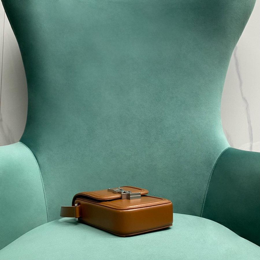 생로랑 부드러운 가죽 소재의 SOLFERINO 미니 백 753963 11418cm 브라운4.jpg