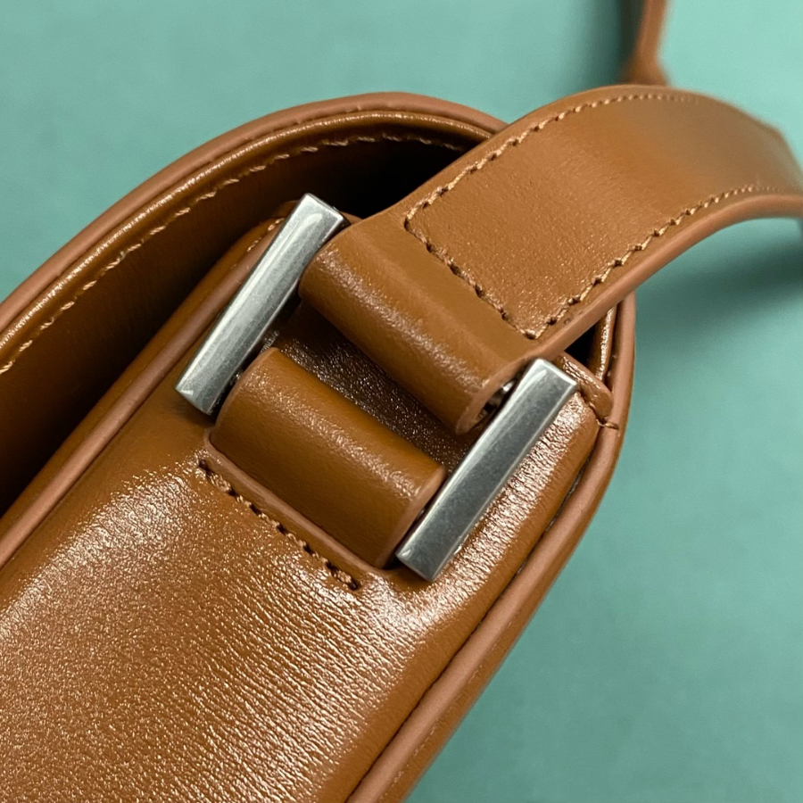 생로랑 부드러운 가죽 소재의 SOLFERINO 미니 백 753963 11418cm 브라운8.jpg