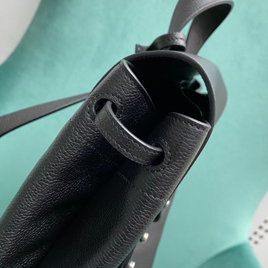 생로랑 삭 드 주르 백팩 그레인 레더 블랙 480585 291437.5cm06.jpg