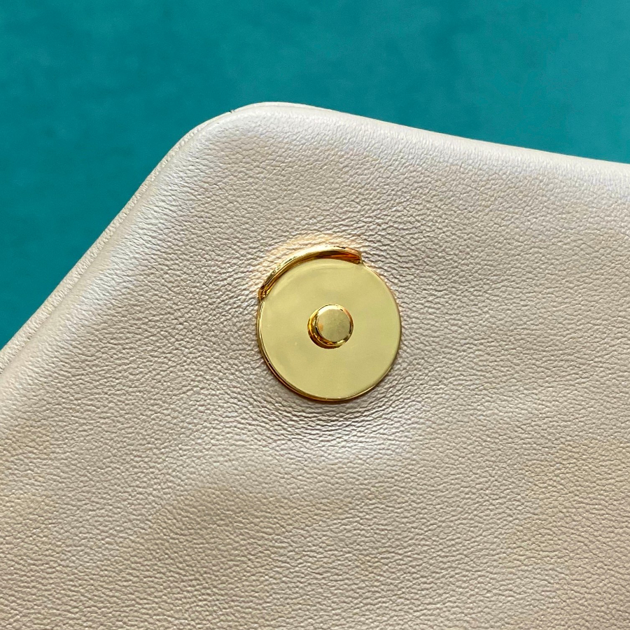 생로랑 생로랑 나파 퀼팅 소재 PUFFER 577475 331424cm 다크 베이지 금장06.jpg