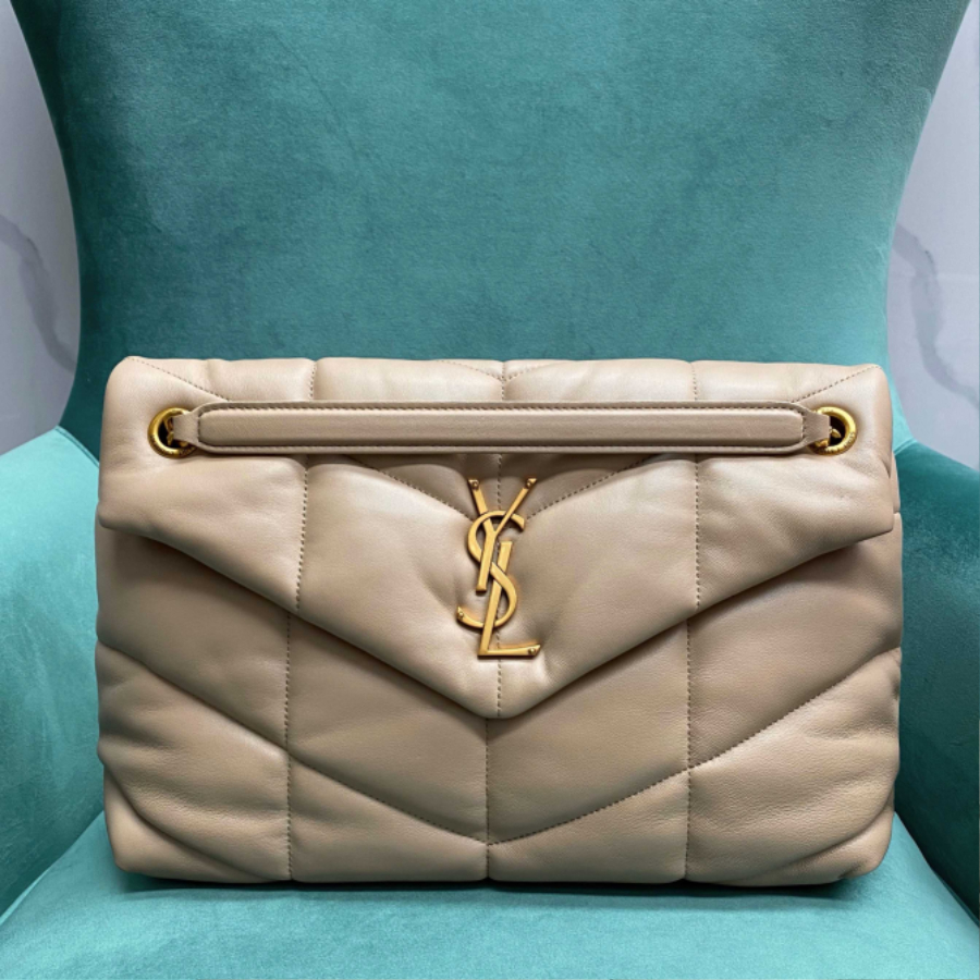 생로랑 생로랑 나파 퀼팅 소재 PUFFER 577475 331424cm 다크 베이지 금장01.jpg