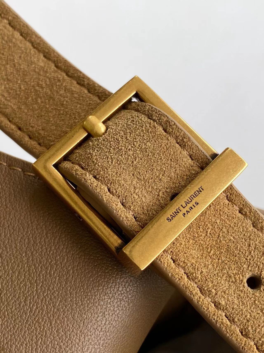 생로랑 스웨이드 가죽 소재의 유영한 LE 5 A 7 베이비백 809461 15716cm 브라운4.jpg