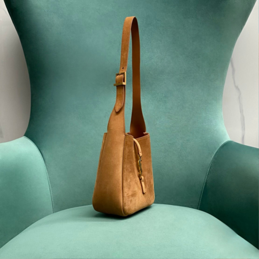 생로랑 스웨이드 가죽 소재의 유영한 LE 5 A 7 베이비백 809461 15716cm 옐로우 브라운3.jpg