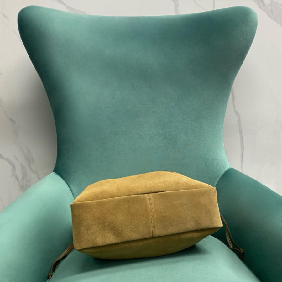 생로랑 스웨이드 소재의 JAMIE 쇼퍼 809824 34935cm 옐로우05.jpg