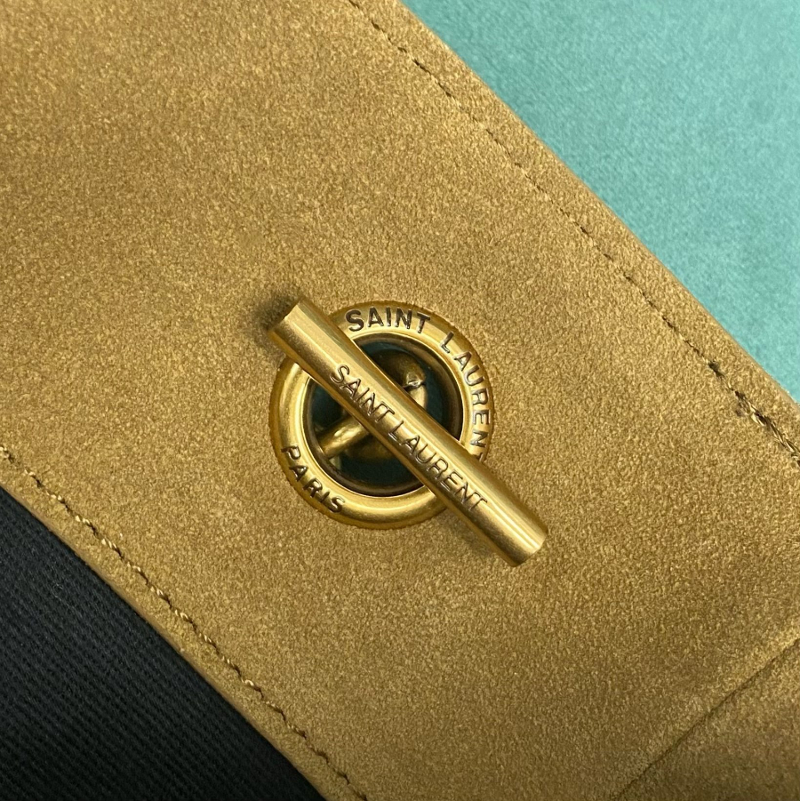 생로랑 스웨이드 소재의 JAMIE 쇼퍼 809824 34935cm 옐로우08.jpg