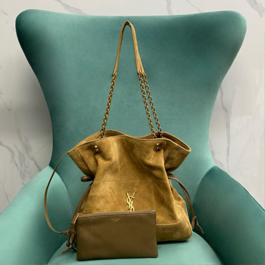 생로랑 스웨이드 소재의 JAMIE 쇼퍼 809824 34935cm 옐로우01.jpg