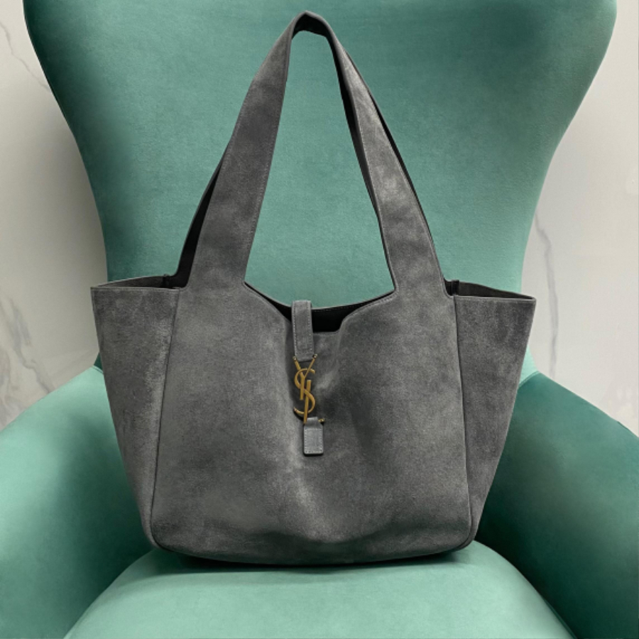 생로랑 스웨이드 소재의 LE 5 A 7 BEA 763435 502818cm 그레이1.jpg