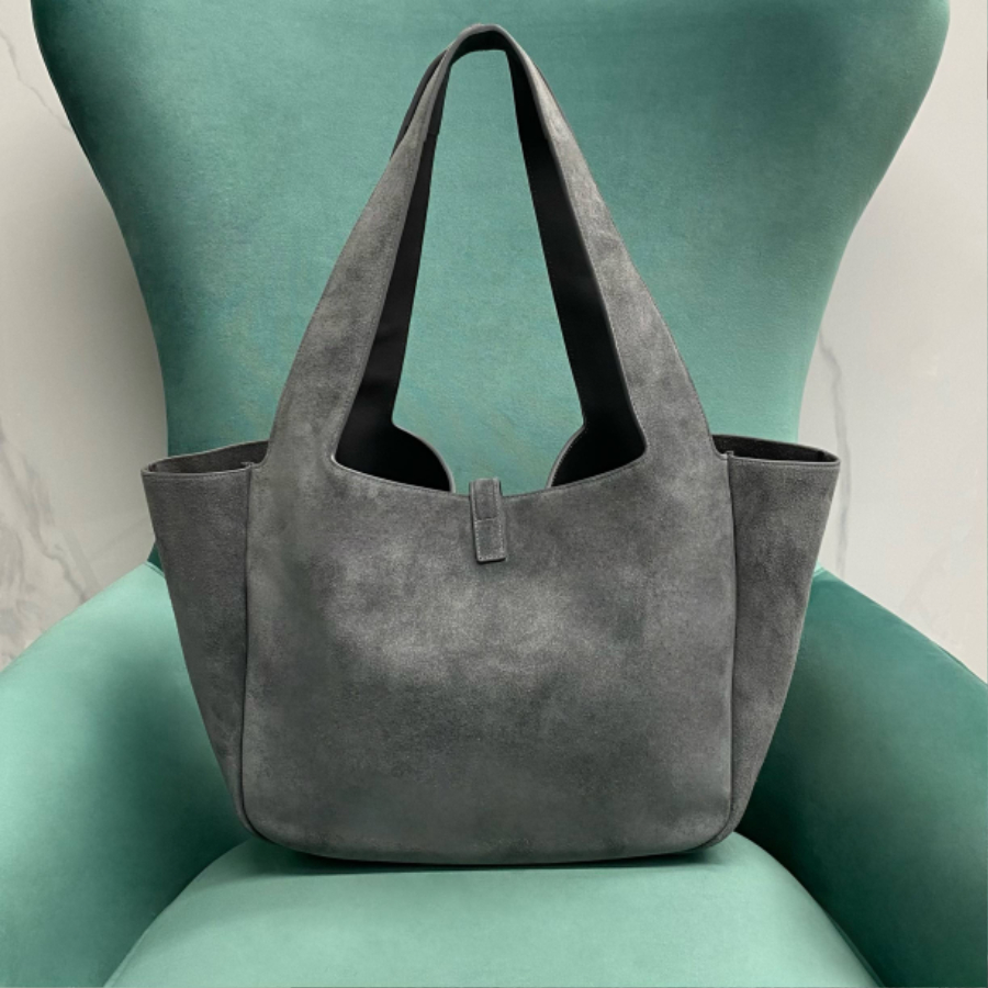 생로랑 스웨이드 소재의 LE 5 A 7 BEA 763435 502818cm 그레이2.jpg