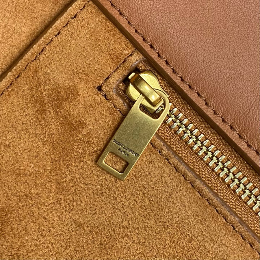 생로랑 스웨이드 소재의 LE 5 A 7 BEA 763435 502818cm 브라운7.jpg