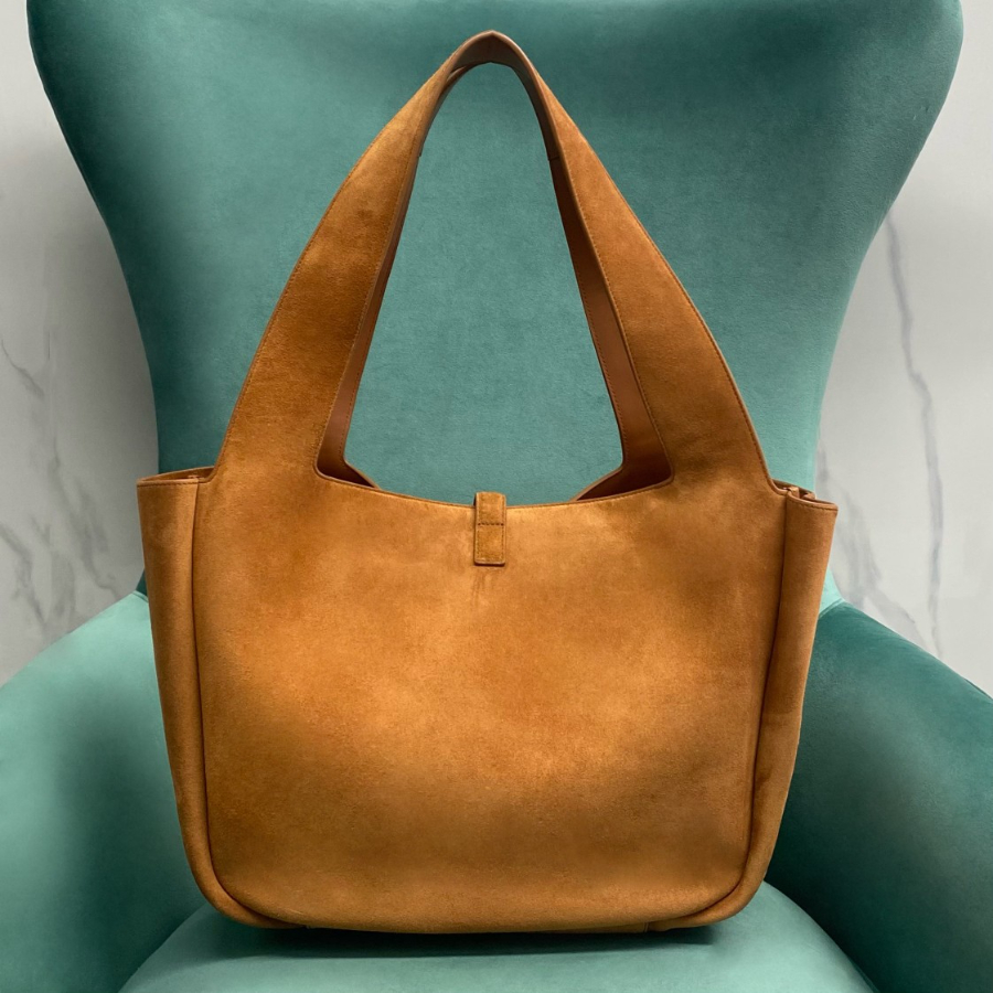 생로랑 스웨이드 소재의 LE 5 A 7 BEA 763435 502818cm 브라운2.jpg