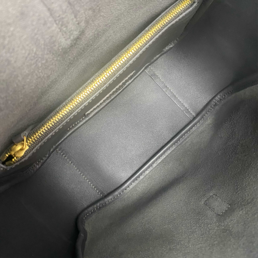 생로랑 스웨이드 소재의 LE 5 A 7 소프트 스몰백 713938 229.521.5cm 그레이3.jpg