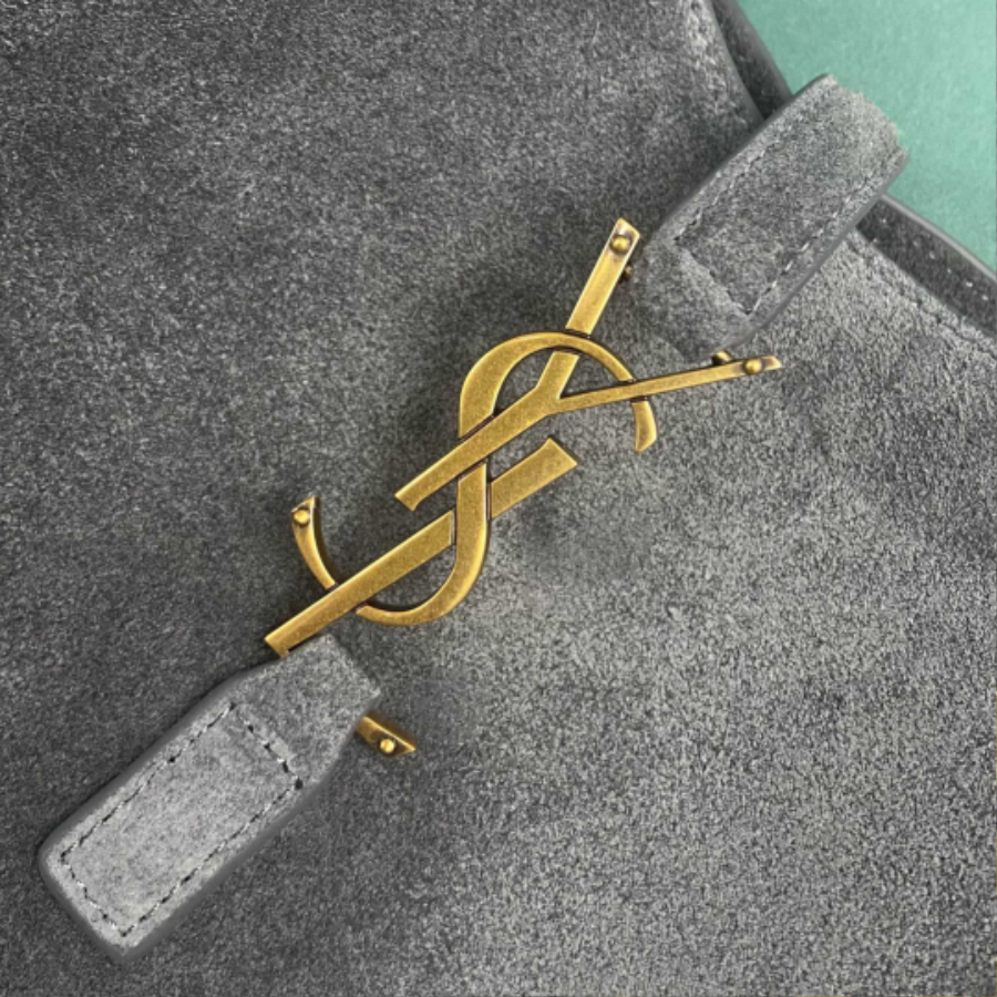 생로랑 스웨이드 소재의 LE 5 A 7 소프트 스몰백 713938 229.521.5cm 그레이6.jpg