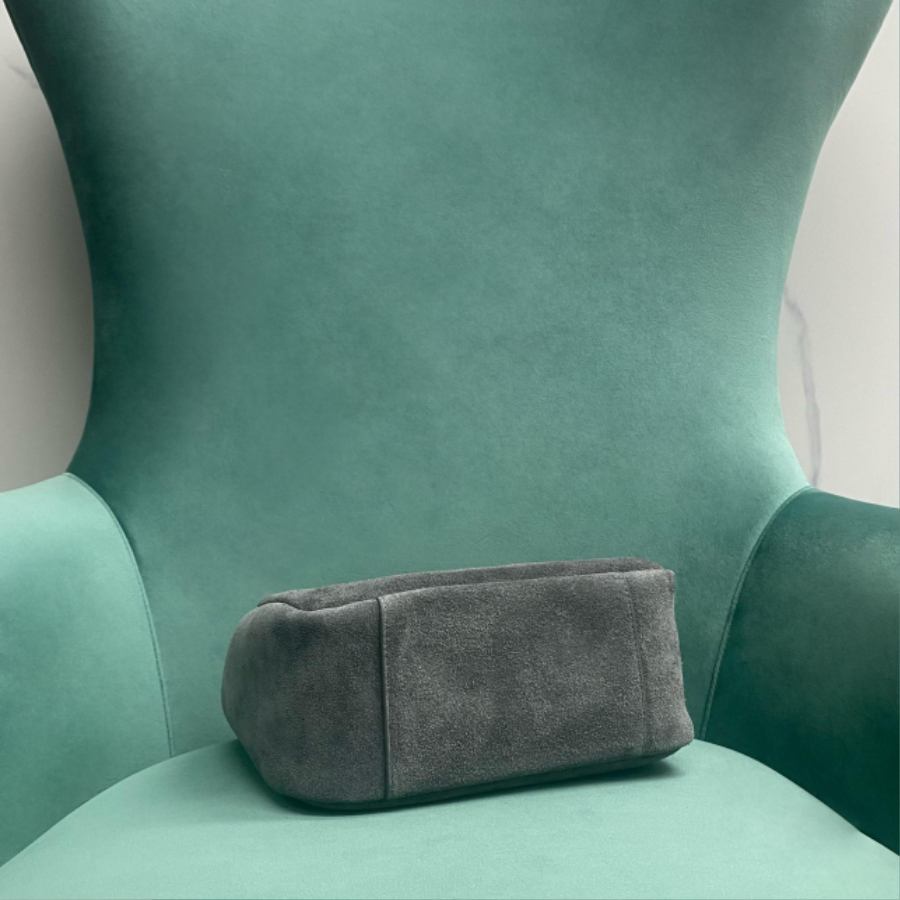 생로랑 스웨이드 소재의 LE 5 A 7 소프트 스몰백 713938 229.521.5cm 그레이5.jpg