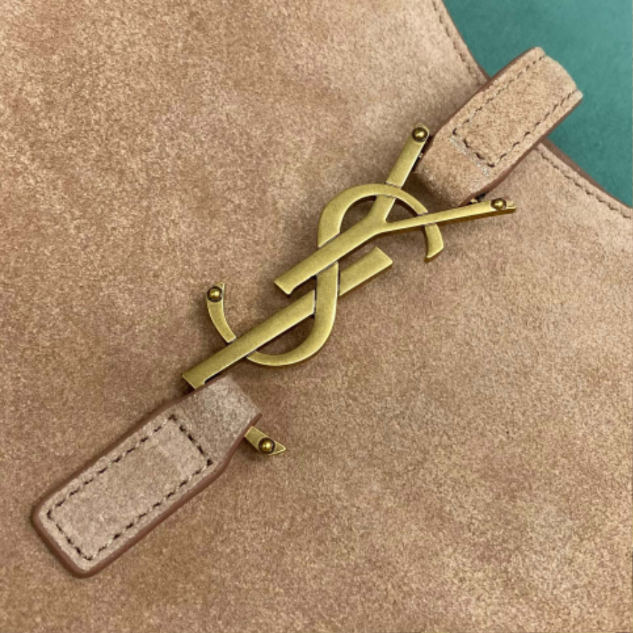 생로랑 스웨이드 소재의 LE 5 A 7 소프트 스몰백 713938 229.521.5cm 누드7.jpg