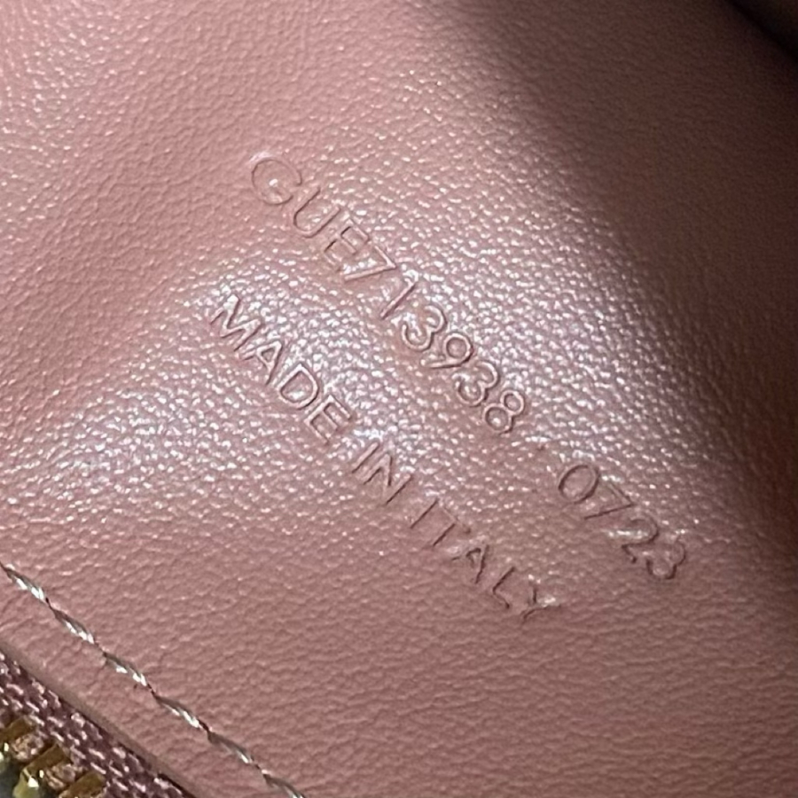 생로랑 스웨이드 소재의 LE 5 A 7 소프트 스몰백 713938 229.521.5cm 누드8.jpg