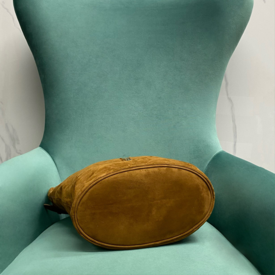 생로랑 스웨이드 소재의 유연한 NIKI 버킷 백 844346 331640cm 브라운5.jpg