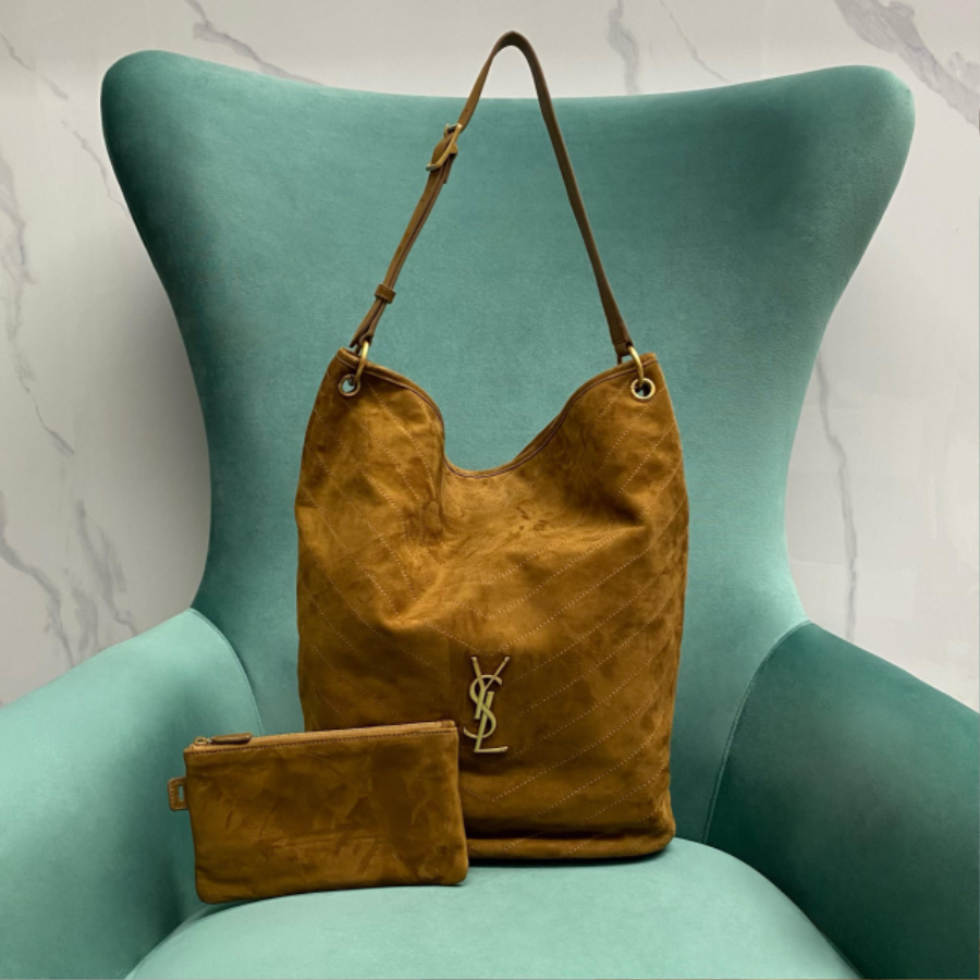 생로랑 스웨이드 소재의 유연한 NIKI 버킷 백 844346 331640cm 브라운1.jpg