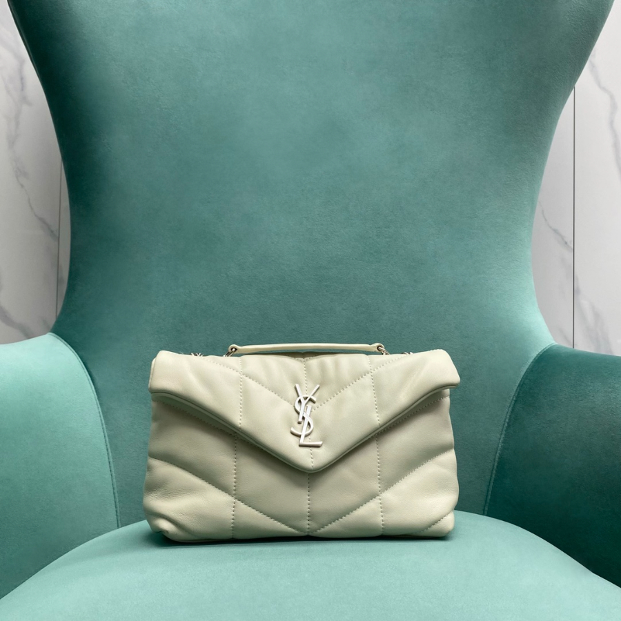 생로랑 양가죽 PUFFER 토이 759337 238.515.5cm 라이트 베이지 은장1.jpg