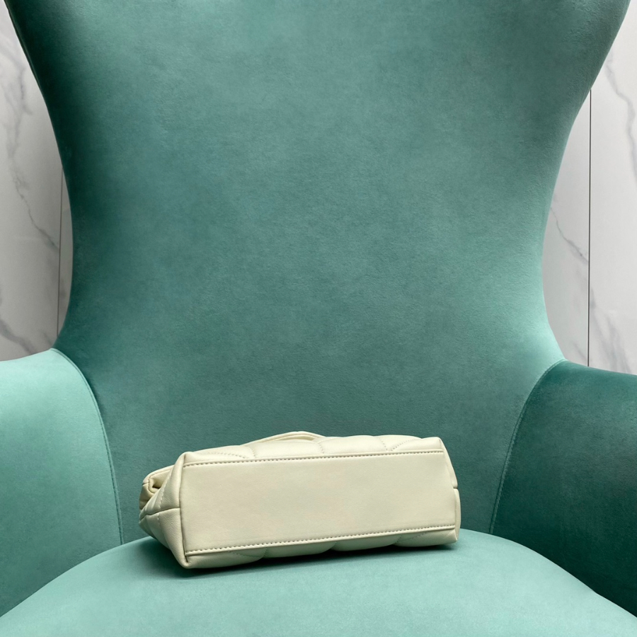 생로랑 양가죽 PUFFER 토이 759337 238.515.5cm 라이트 베이지4.jpg