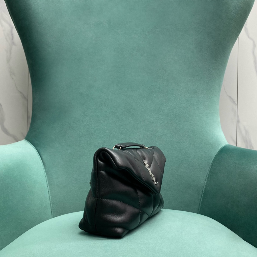 생로랑 양가죽 PUFFER 토이 759337 238.515.5cm 블랙 은장3.jpg
