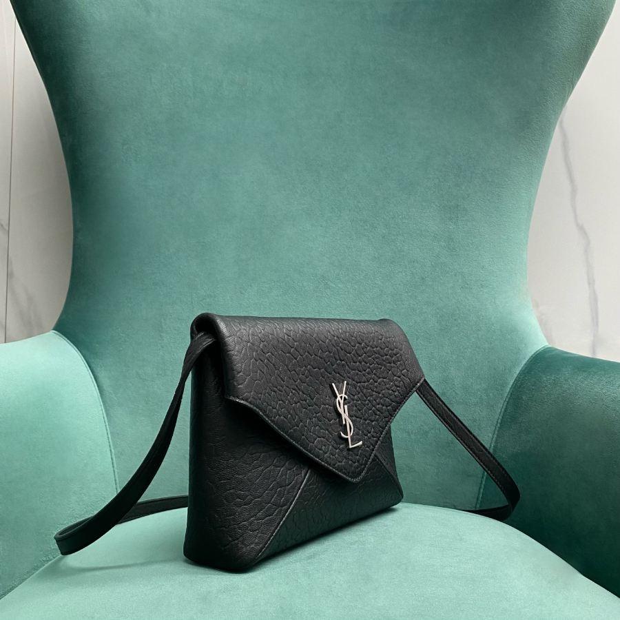 생로랑 엔벨로프 스트랩 파우치 블랙 801490 22617cm04.jpg