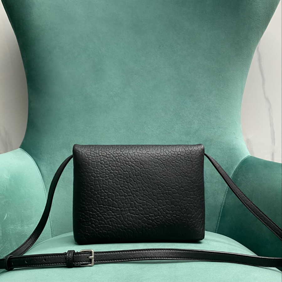 생로랑 엔벨로프 스트랩 파우치 블랙 801490 22617cm02.jpg