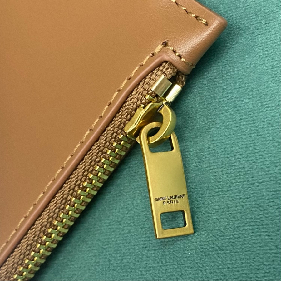 생로랑 우드 비즈 소재의 LE 5 A 7 라지백 823807 303510cm 브라운8.jpg