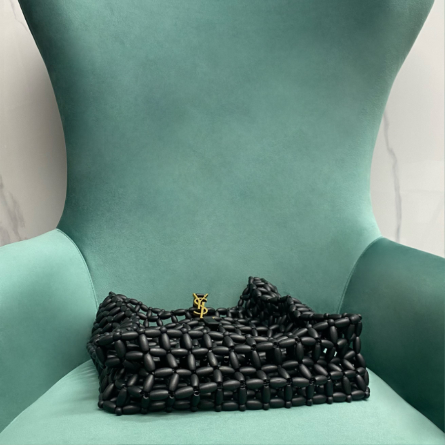 생로랑 우드 비즈 소재의 LE 5 A 7 라지백 823807 303510cm 블랙05.jpg