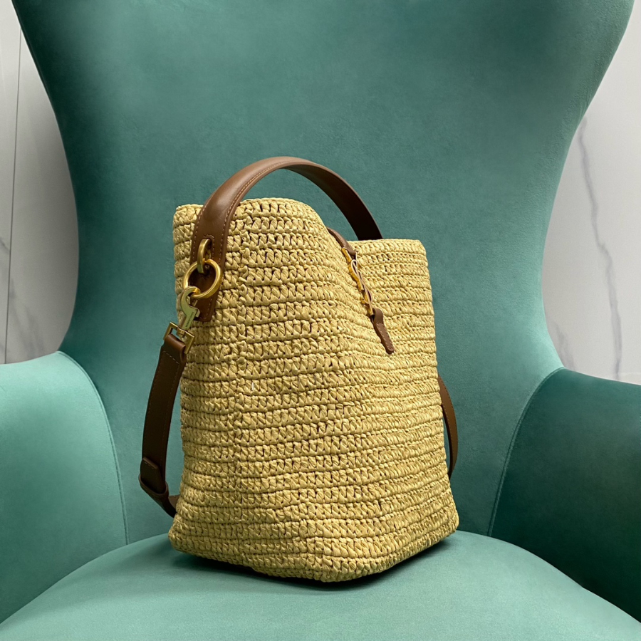 생로랑 우븐 라피아 및 베지터블 태닝 가죽 소재의 LE 37 773991 201625cm 다크 누드3.jpg