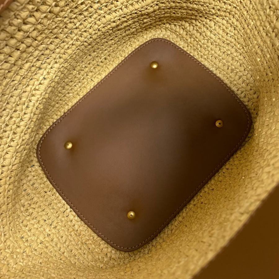 생로랑 우븐 라피아 및 베지터블 태닝 가죽 소재의 LE 37 773991 201625cm 다크 누드9.jpg