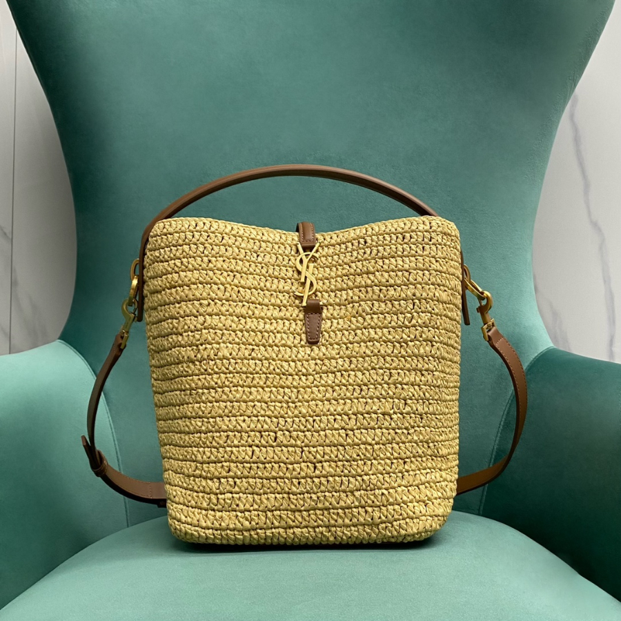 생로랑 우븐 라피아 및 베지터블 태닝 가죽 소재의 LE 37 773991 201625cm 다크 누드1.jpg