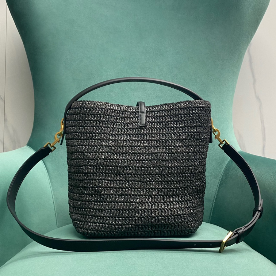 생로랑 우븐 라피아 및 베지터블 태닝 가죽 소재의 LE 37 773991 201625cm 블랙2.jpg