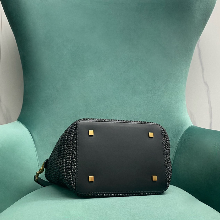 생로랑 우븐 라피아 및 베지터블 태닝 가죽 소재의 LE 37 773991 201625cm 블랙4.jpg