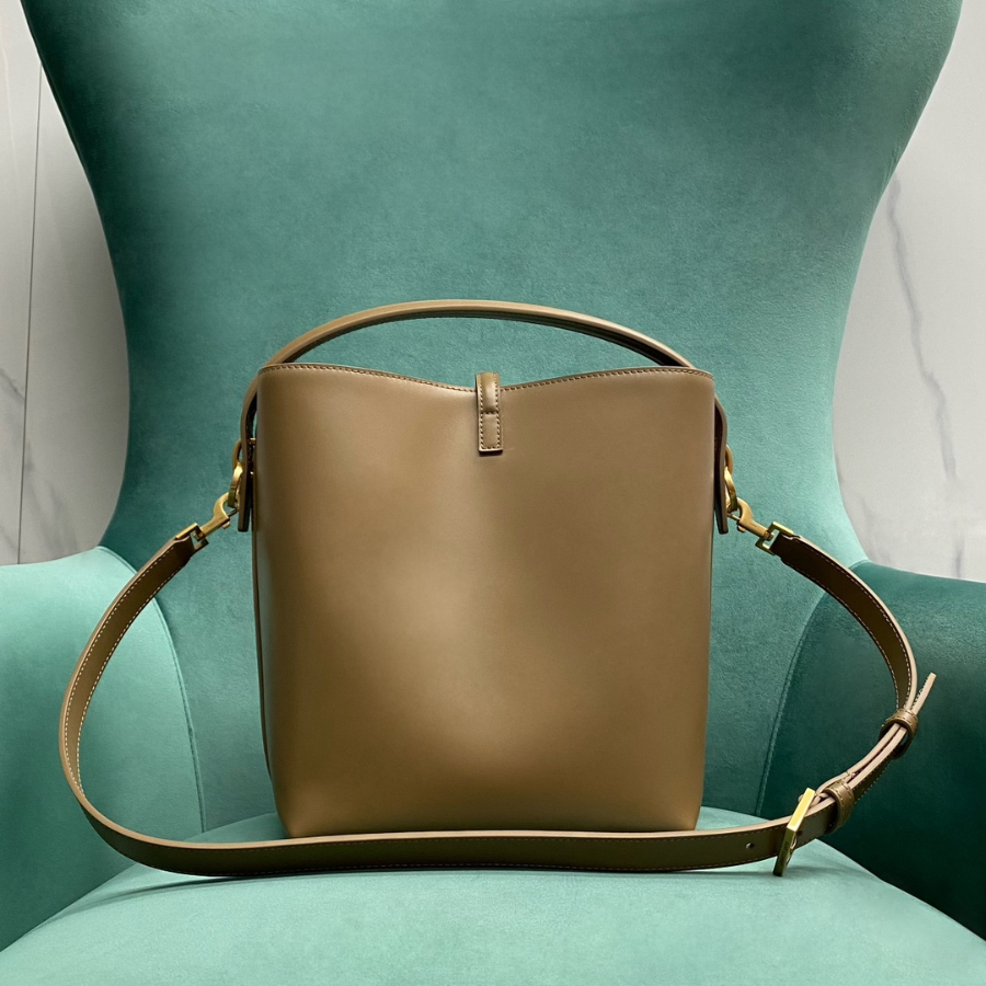 생로랑 유광 가죽 소재의 LE 37 742828 202516cm 라이트 브라운2.jpg