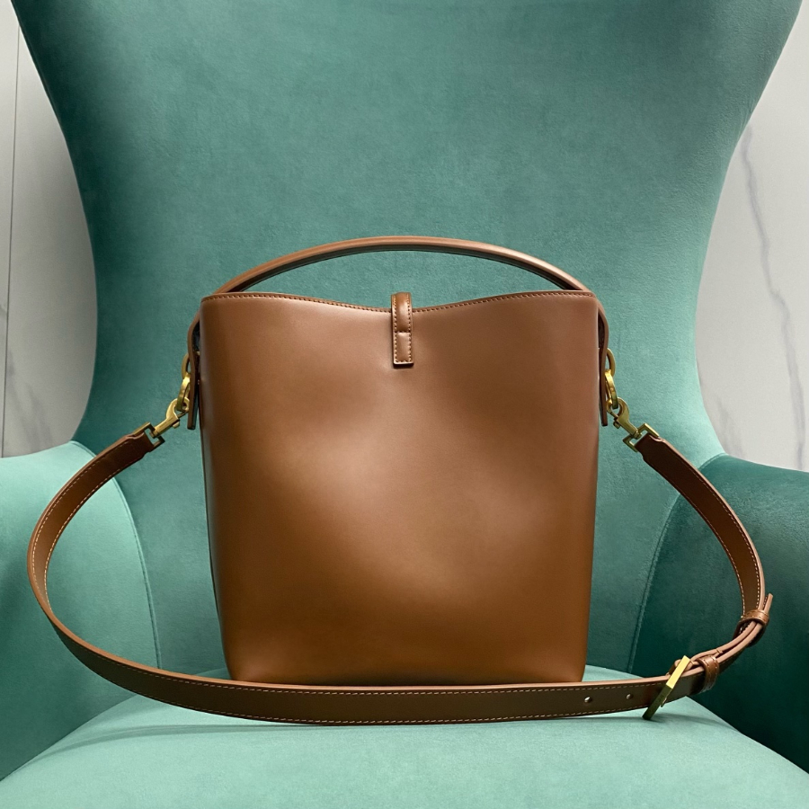 생로랑 유광 가죽 소재의 LE 37 742828 202516cm 브라운2.jpg