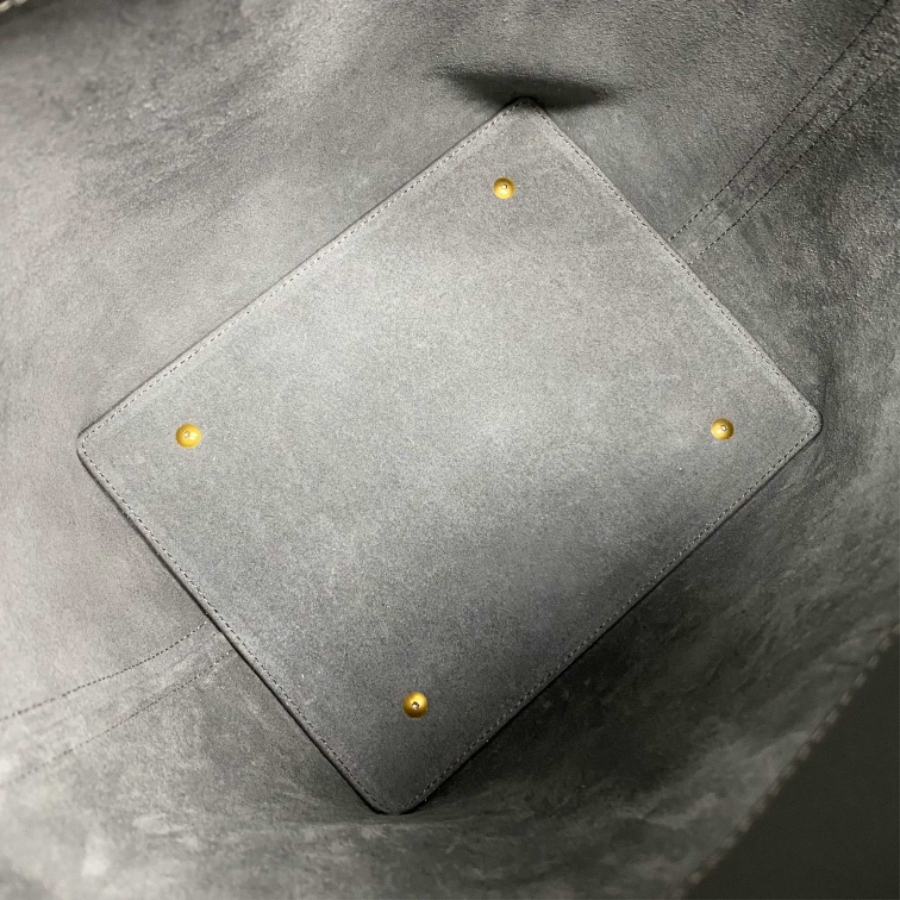 생로랑 유광 가죽 소재의 LE 37 742828 202516cm 블랙03.jpg