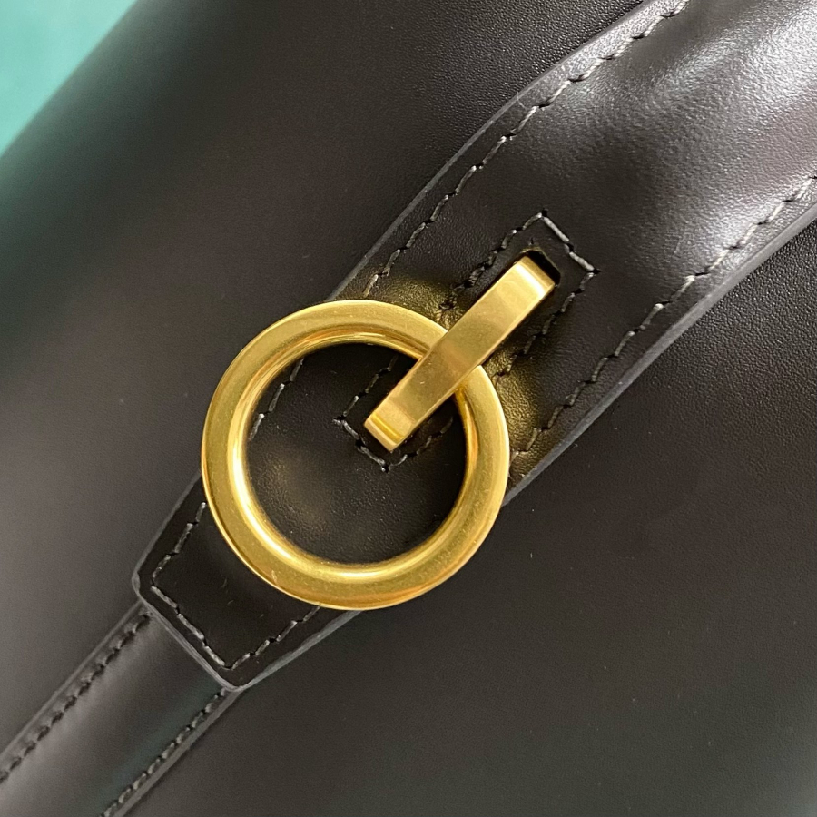 생로랑 유광 가죽 소재의 LE 37 742828 202516cm 블랙10.jpg