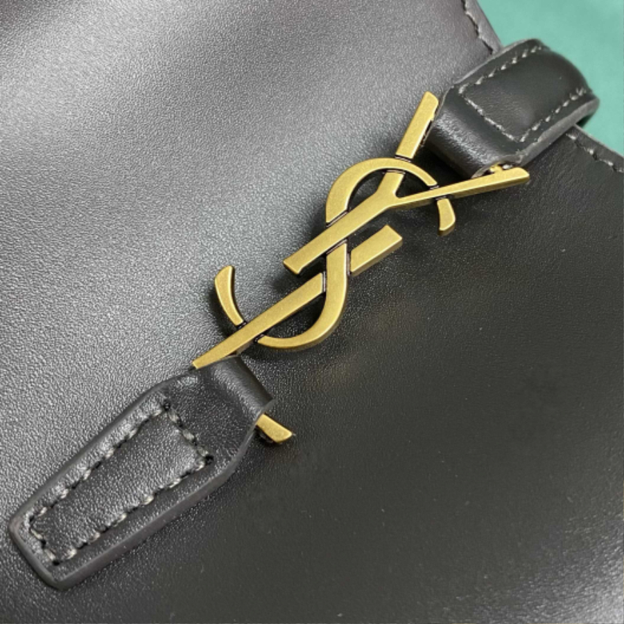 생로랑 유광 가죽 소재의 LE 37 미니백 765870 15613cm 블랙6.jpg