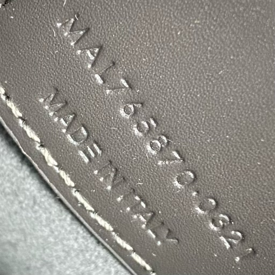 생로랑 유광 가죽 소재의 LE 37 미니백 765870 15613cm 블랙8.jpg