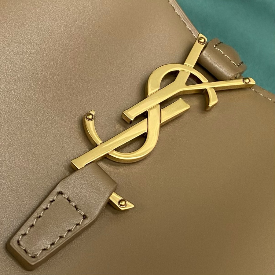 생로랑 유광 가죽 소재의 LE 37 스몰백 749036 201317cm 라이트 브라운5.jpg