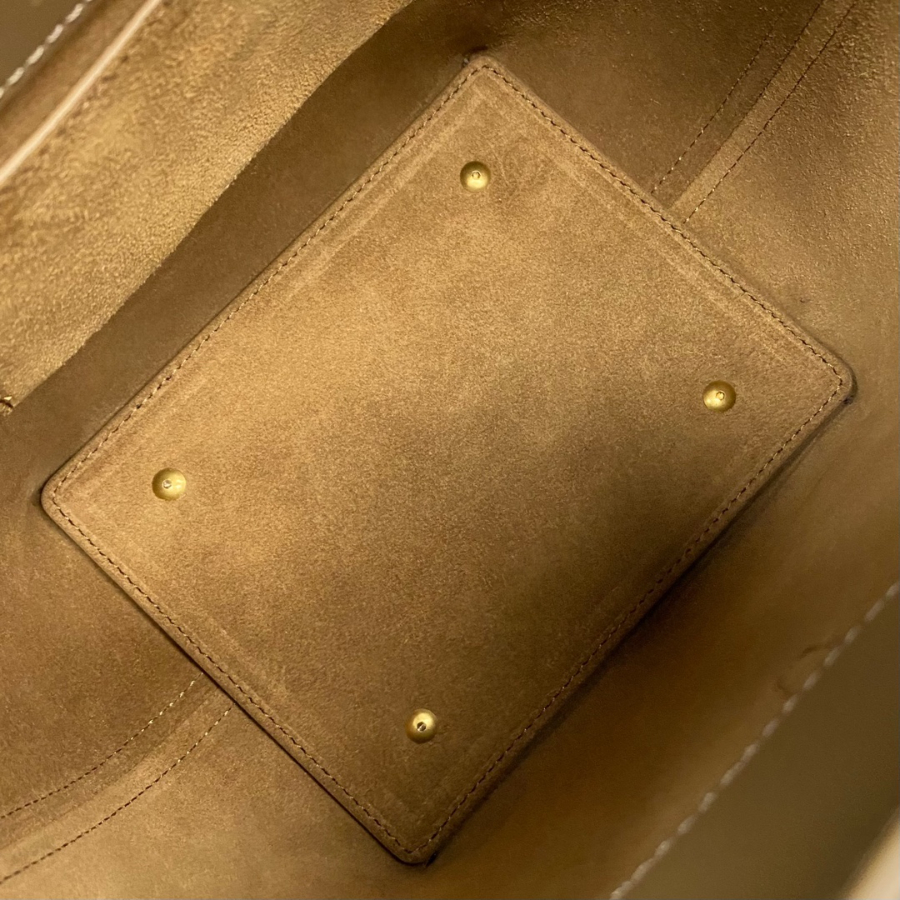 생로랑 유광 가죽 소재의 LE 37 스몰백 749036 201317cm 라이트 브라운8.jpg