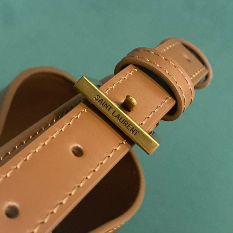 생로랑 유광 가죽 소재의 LE 37 스몰백 749036 201317cm 브라운7.jpg