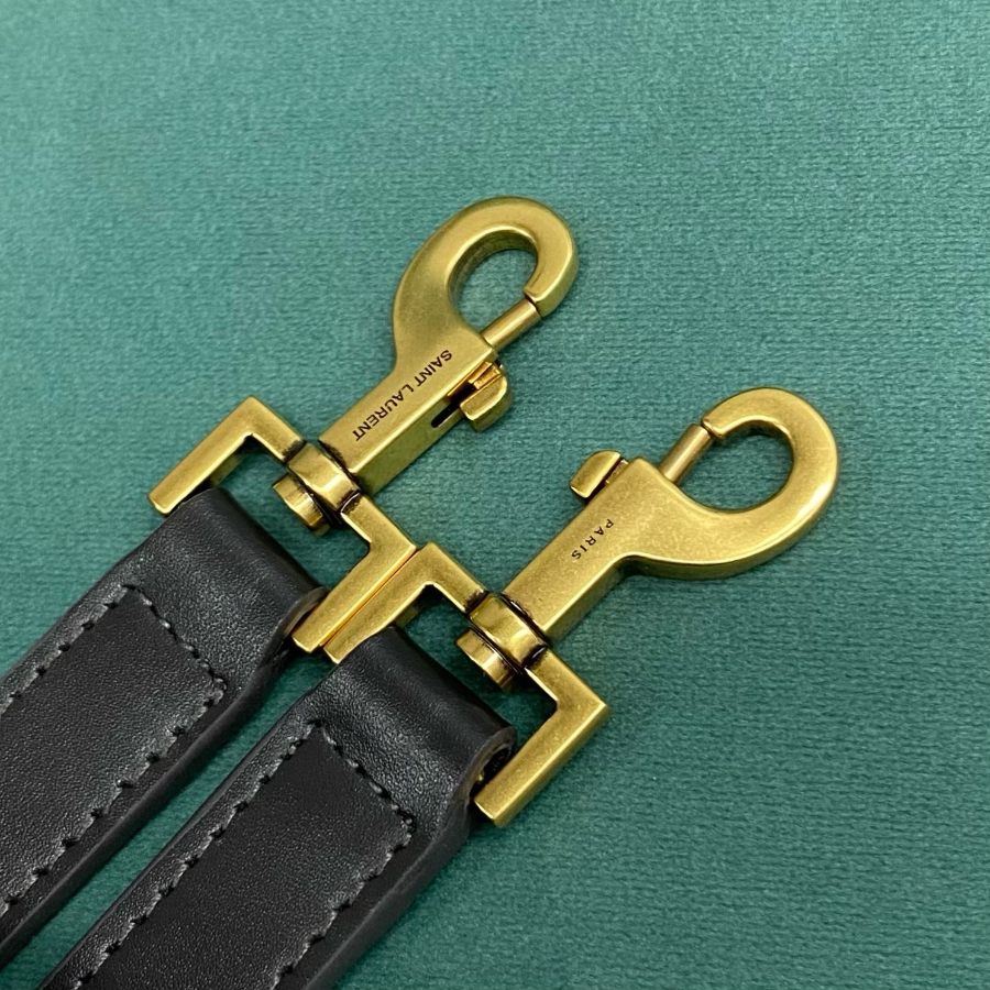 생로랑 유광 가죽 소재의 LE 37 스몰백 749036 201317cm 블랙08.jpg