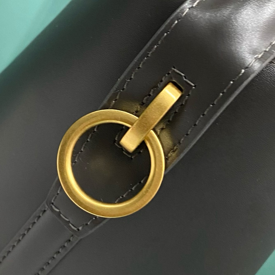 생로랑 유광 가죽 소재의 LE 37 스몰백 749036 201317cm 블랙09.jpg