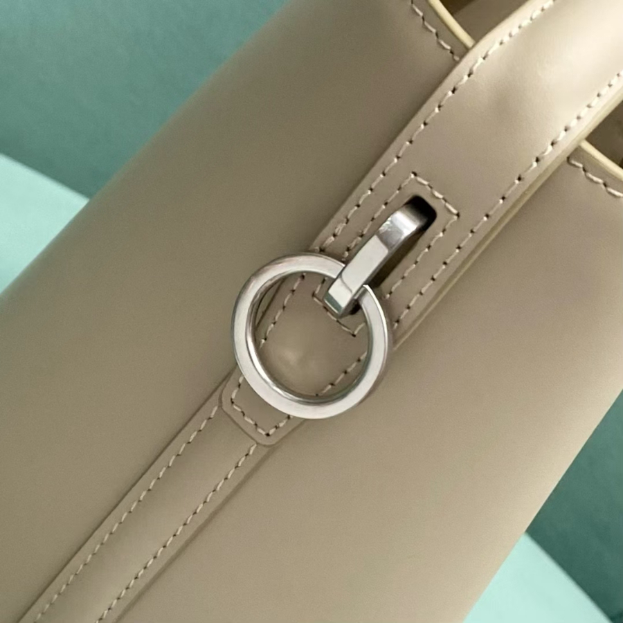 생로랑 유광 가죽 소재의 LE 37 스몰백 749036 201317cm 화이트06.jpg