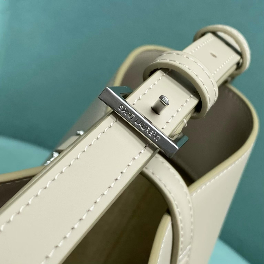 생로랑 유광 가죽 소재의 LE 37 스몰백 749036 201317cm 화이트07.jpg