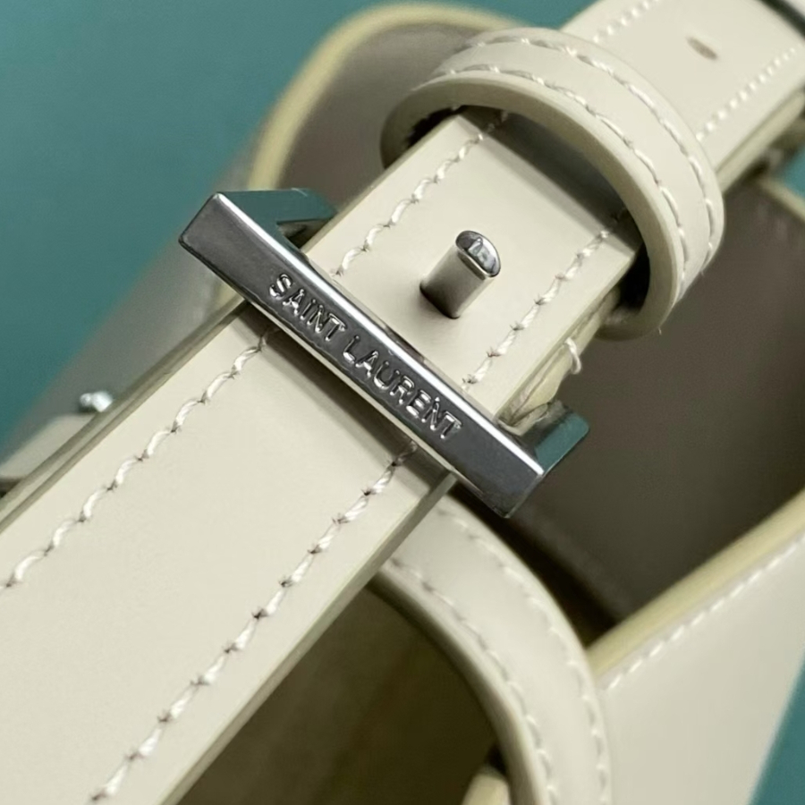 생로랑 유광 가죽 소재의 LE 37 스몰백 749036 201317cm 화이트08.jpg